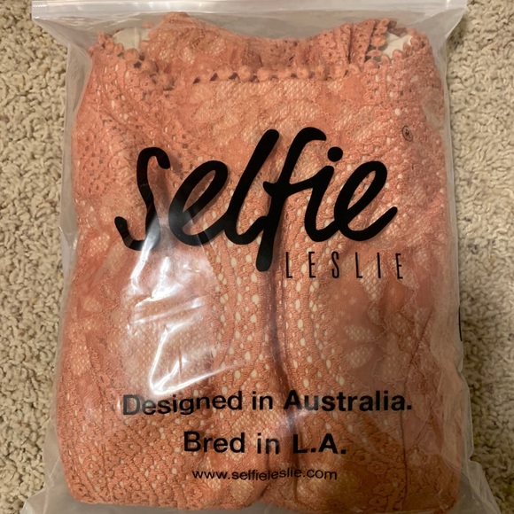 Selfie Leslie Dress - Picture 2 of 4